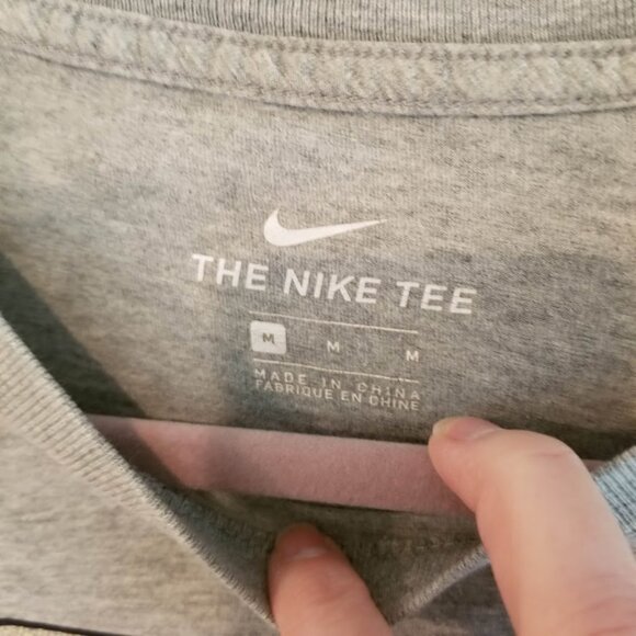 Nike SB Queen Card Foot District GrayT-Shirt, Men's Size M - Picture 4 of 7